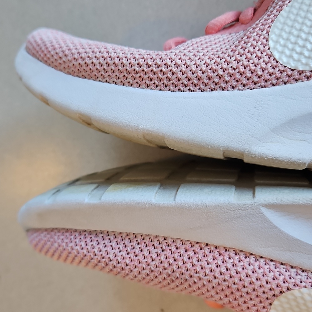 Nike Pink Shoes - Picture 11 of 13